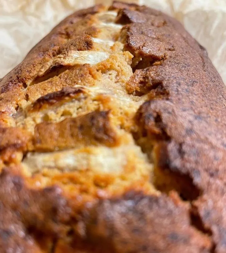 Gâteau au beurre de cacahuètes et à la banane