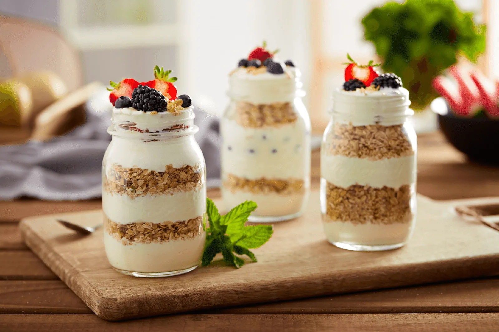 yoghurt parfaits with zùsto granola